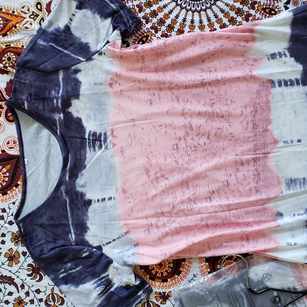 BOHEMIAN tie-dye NWT SUPER SOFT. SZ SM and XXL (BIN 004)